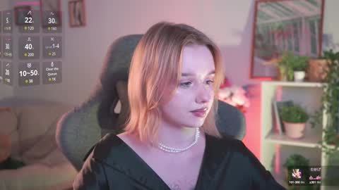 Snapshot of red_queeen chatting on December 16, 2024, 9:41 pm QUEEN OF EVIL online show from December 16, 2024, 9:41 pm