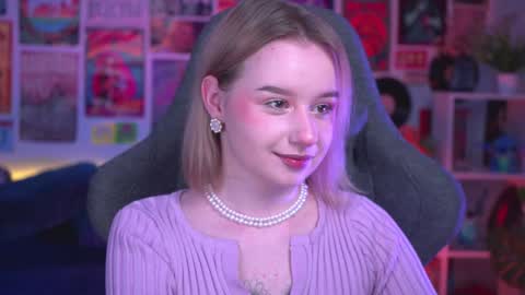 Snapshot of red_queeen chatting on December 18, 2024, 5:52 pm QUEEN OF EVIL online show from December 18, 2024, 5:52 pm