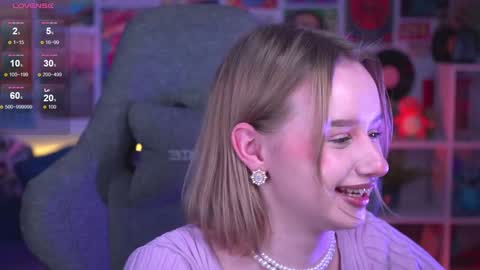 Snapshot of red_queeen chatting on December 18, 2024, 11:40 pm QUEEN OF EVIL online show from December 18, 2024, 11:40 pm