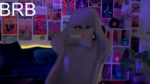 Snapshot of red_queeen chatting on December 20, 2024, 4:04 pm QUEEN OF EVIL online show from December 20, 2024, 4:04 pm