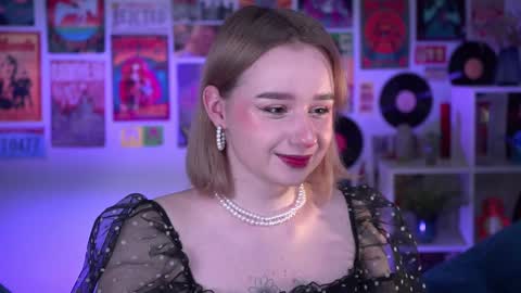 Snapshot of red_queeen chatting on December 23, 2024, 5:32 pm QUEEN OF EVIL online show from December 23, 2024, 5:32 pm