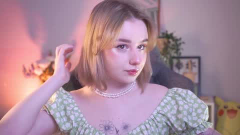 Snapshot of red_queeen chatting on December 26, 2024, 5:40 pm QUEEN OF EVIL online show from December 26, 2024, 5:40 pm