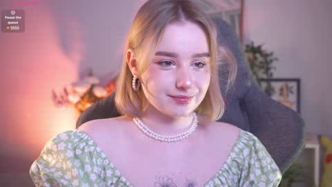 Snapshot of red_queeen chatting on December 26, 2024, 8:42 pm QUEEN OF EVIL online show from December 26, 2024, 8:42 pm