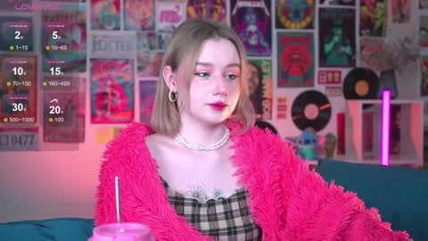 Snapshot of red_queeen chatting on December 27, 2024, 10:59 pm QUEEN OF EVIL online show from December 27, 2024, 10:59 pm