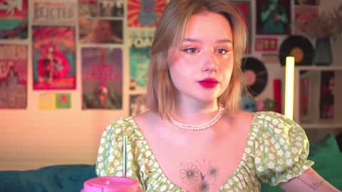 Snapshot of red_queeen chatting on December 28, 2024, 8:15 pm QUEEN OF EVIL online show from December 28, 2024, 8:15 pm