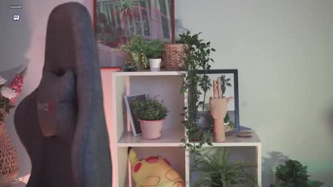 Snapshot of red_queeen chatting on December 29, 2024, 5:22 pm QUEEN OF EVIL online show from December 29, 2024, 5:22 pm