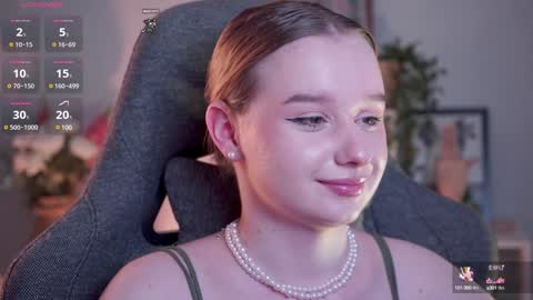 Snapshot of red_queeen chatting on December 29, 2024, 11:29 pm QUEEN OF EVIL online show from December 29, 2024, 11:29 pm