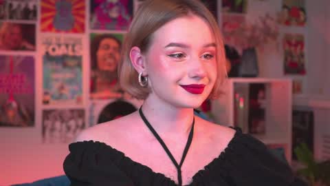 Snapshot of red_queeen chatting on January 5, 2025, 6:56 pm QUEEN OF EVIL online show from January 5, 2025, 6:56 pm