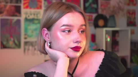 Snapshot of red_queeen chatting on January 6, 2025, 12:59 am QUEEN OF EVIL online show from January 6, 2025, 12:59 am