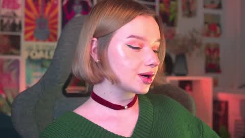 Snapshot of red_queeen chatting on January 7, 2025, 7:17 pm QUEEN OF EVIL online show from January 7, 2025, 7:17 pm