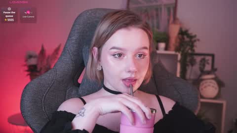 Snapshot of red_queeen chatting on January 9, 2025, 9:16 pm QUEEN OF EVIL online show from January 9, 2025, 9:16 pm