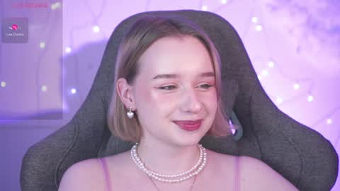 Snapshot of red_queeen chatting on January 13, 2025, 11:38 pm QUEEN OF EVIL online show from January 13, 2025, 11:38 pm