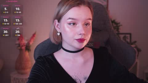 Snapshot of red_queeen chatting on January 14, 2025, 8:37 pm QUEEN OF EVIL online show from January 14, 2025, 8:37 pm