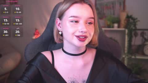 Snapshot of red_queeen chatting on January 15, 2025, 11:40 pm QUEEN OF EVIL online show from January 15, 2025, 11:40 pm