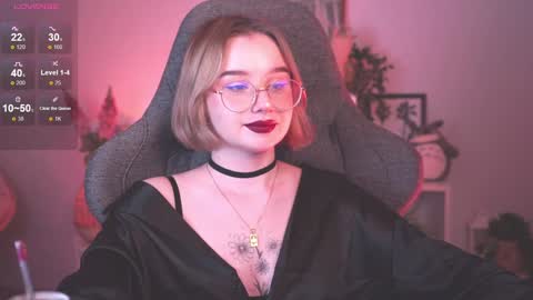 Snapshot of red_queeen chatting on January 17, 2025, 10:12 pm QUEEN OF EVIL online show from January 17, 2025, 10:12 pm