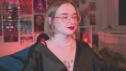 Snapshot of red_queeen chatting on January 19, 2025, 10:17 pm QUEEN OF EVIL online show from January 19, 2025, 10:17 pm