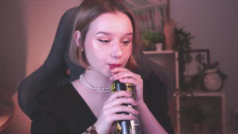 Snapshot of red_queeen chatting on January 23, 2025, 8:13 pm QUEEN OF EVIL online show from January 23, 2025, 8:13 pm