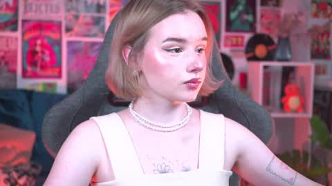 Snapshot of red_queeen chatting on January 26, 2025, 8:23 pm QUEEN OF EVIL online show from January 26, 2025, 8:23 pm