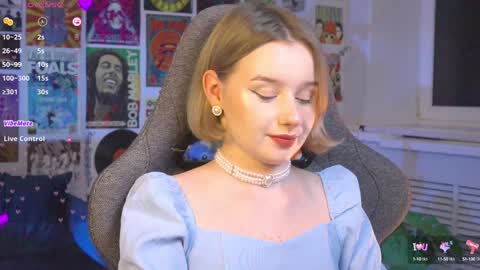 Snapshot of red_queeen chatting on January 28, 2025, 8:26 pm QUEEN OF EVIL online show from January 28, 2025, 8:26 pm