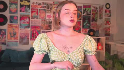 Snapshot of red_queeen chatting on February 22, 2025, 2:17 am QUEEN OF EVIL online show from February 22, 2025, 2:17 am