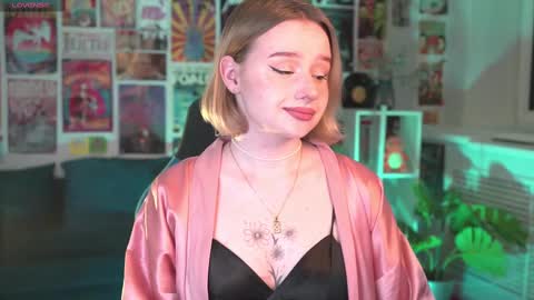 Snapshot of red_queeen chatting on February 27, 2025, 2:32 am QUEEN OF EVIL online show from February 27, 2025, 2:32 am