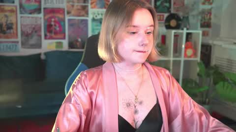 Snapshot of red_queeen chatting on February 27, 2025, 8:39 am QUEEN OF EVIL online show from February 27, 2025, 8:39 am