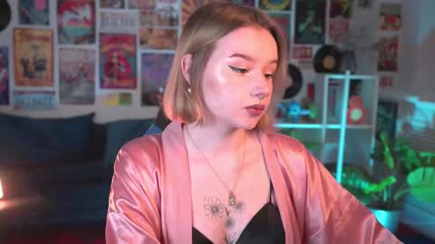 Snapshot of red_queeen chatting on March 3, 2025, 2:26 am QUEEN OF EVIL online show from March 3, 2025, 2:26 am