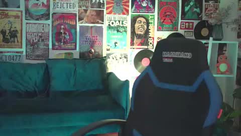 Snapshot of red_queeen chatting on March 4, 2025, 2:06 am QUEEN OF EVIL online show from March 4, 2025, 2:06 am