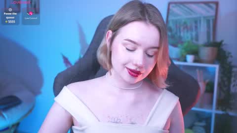 Snapshot of red_queeen chatting on March 11, 2025, 2:21 am QUEEN OF EVIL online show from March 11, 2025, 2:21 am