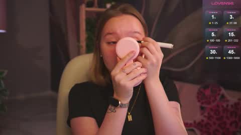 Snapshot of red_queeen chatting on October 4, 2025, 2:20 am QUEEN OF EVIL online show from October 4, 2025, 2:20 am