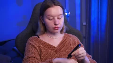 Snapshot of red_queeen chatting on October 19, 2025, 2:12 am QUEEN OF EVIL online show from October 19, 2025, 2:12 am