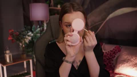 Snapshot of red_queeen chatting on October 26, 2025, 2:06 am QUEEN OF EVIL online show from October 26, 2025, 2:06 am