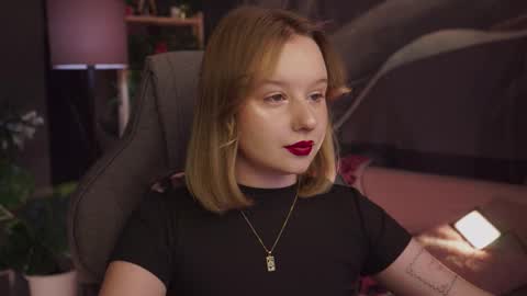 Snapshot of red_queeen chatting on November 8, 2025, 2:45 am QUEEN OF EVIL online show from November 8, 2025, 2:45 am