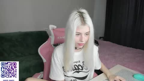 Erika online show from November 29, 2025, 8:28 am