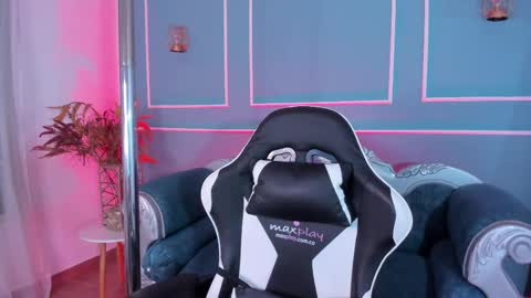 Snapshot of red_star8 chatting on October 3, 2025, 11:18 am     online show from October 3, 2025, 11:18 am