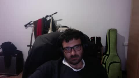 redbonezzzz online show from April 15, 2026, 1:12 am