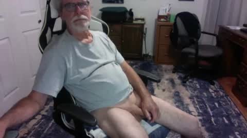 Snapshot of redbud3075 chatting on August 6, 2026, 3:19 am Daddy G online show from August 6, 2026, 3:19 am