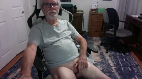 Snapshot of redbud3075 chatting on August 7, 2026, 3:19 am Daddy G online show from August 7, 2026, 3:19 am