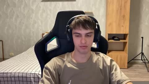 Snapshot of redbullshine chatting on September 20, 2025, 1:34 pm redbullshine online show from September 20, 2025, 1:34 pm