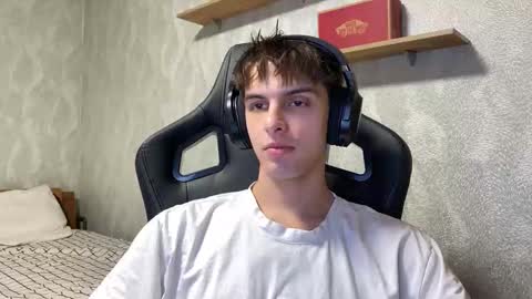 Snapshot of redbullshine chatting on October 1, 2025, 7:42 pm redbullshine online show from October 1, 2025, 7:42 pm