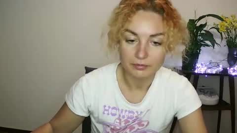 Snapshot of reddgirll chatting on February 1, 2025, 9:40 pm reddgirll online show from February 1, 2025, 9:40 pm