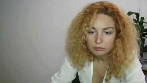 Snapshot of reddgirll chatting on February 3, 2025, 5:24 pm reddgirll online show from February 3, 2025, 5:24 pm