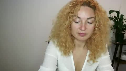 Snapshot of reddgirll chatting on February 3, 2025, 8:35 pm reddgirll online show from February 3, 2025, 8:35 pm