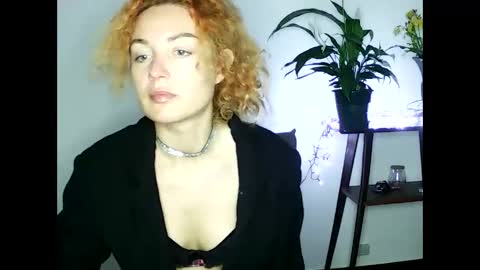 Snapshot of reddgirll chatting on February 14, 2025, 7:33 pm reddgirll online show from February 14, 2025, 7:33 pm