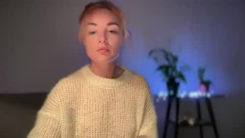 Snapshot of reddgirll chatting on February 24, 2025, 10:14 pm reddgirll online show from February 24, 2025, 10:14 pm