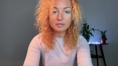Snapshot of reddgirll chatting on March 3, 2025, 7:17 pm reddgirll online show from March 3, 2025, 7:17 pm