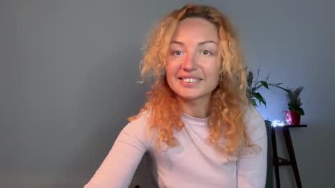 Snapshot of reddgirll chatting on March 3, 2025, 10:20 pm reddgirll online show from March 3, 2025, 10:20 pm