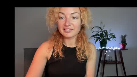 Snapshot of reddgirll chatting on March 5, 2025, 6:56 pm reddgirll online show from March 5, 2025, 6:56 pm