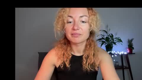 Snapshot of reddgirll chatting on March 5, 2025, 9:59 pm reddgirll online show from March 5, 2025, 9:59 pm