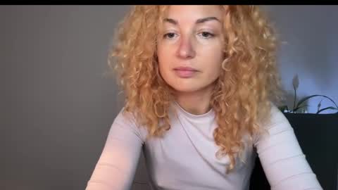 Snapshot of reddgirll chatting on March 8, 2025, 5:54 pm reddgirll online show from March 8, 2025, 5:54 pm